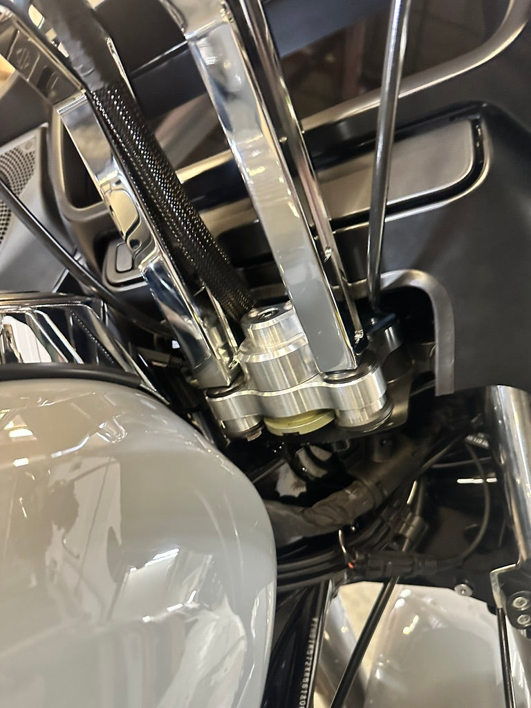 Tバー ブラケット【ハーレーダビッドソン WL】 23.5+ Street Glide Pullback T-Bar Adapter Plate – LA Choppers